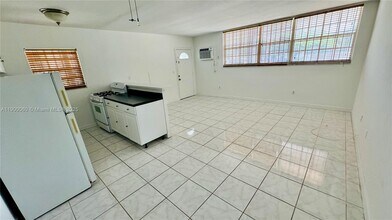 8000 Tatum Waterway Dr in Miami, FL - Building Photo - Building Photo