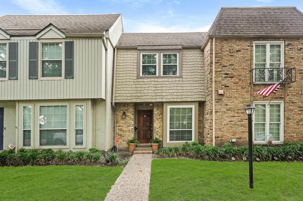 13044 Trail Hollow Dr in Houston, TX - Foto de edificio