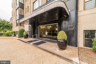 1 Scott Cir NW in Washington, DC - Building Photo - Building Photo
