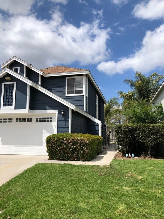 10328 New Bedford Ct in Lakeside, CA - Building Photo