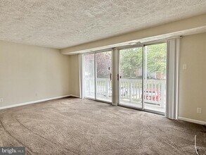 97 Kenwood Dr in Sicklerville, NJ - Building Photo - Building Photo