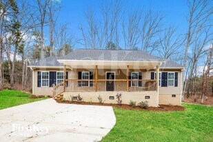 7761 Sarah Dr in Denver, NC - Building Photo