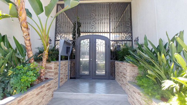 Edgemont in Los Angeles, CA - Foto de edificio - Building Photo