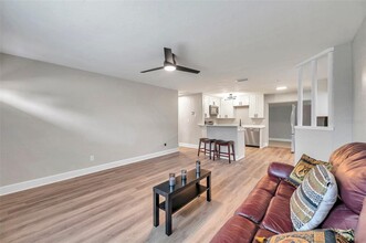 9850 55th Way N in Pinellas Park, FL - Foto de edificio - Building Photo
