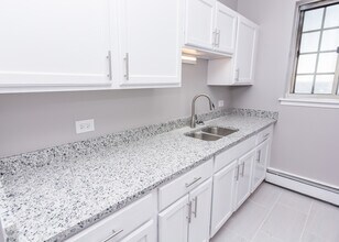 7144 S Jeffery in Chicago, IL - Foto de edificio - Building Photo