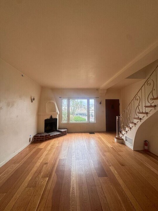 27 Excelsior Ct in Oakland, CA - Building Photo