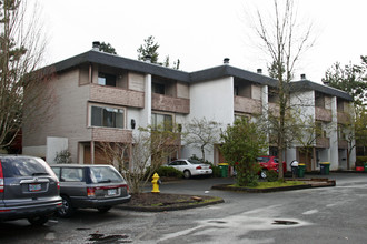 14376 SW Farmington Rd in Beaverton, OR - Foto de edificio - Building Photo