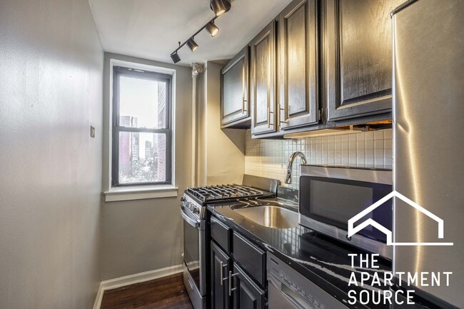 property at 1140 N La Salle Dr