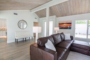 103 W Sandpiper Cir in Jupiter, FL - Building Photo