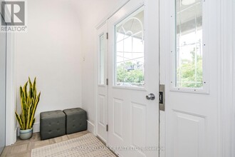 202-202 Rusholme Rd in Toronto, ON - Building Photo - Building Photo