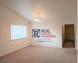 1320 E Cedar St in Pocatello, ID - Building Photo - Building Photo