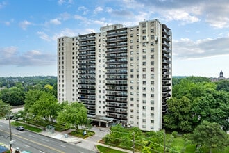 2550 Kingston in Toronto, ON - Building Photo - Building Photo