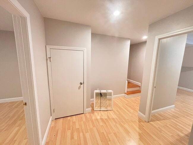 10 Strathmore Rd, Unit #B in Brookline, MA - Foto de edificio - Building Photo