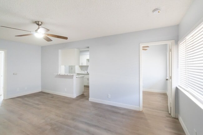 811 Gardenia Ave in Long Beach, CA - Building Photo - Building Photo