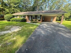 223 S Edgewood Dr in Statesboro, GA - Building Photo