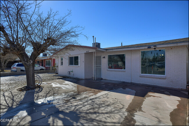 9237 Waverly Dr in El Paso, TX - Building Photo - Building Photo