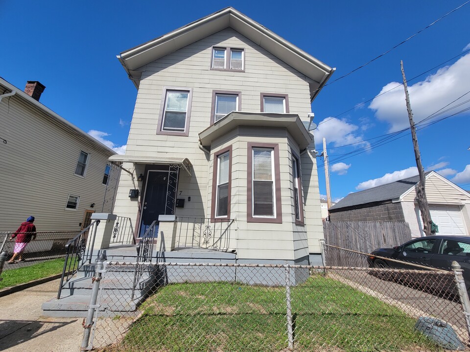 7 Woolsey St in New Haven, CT - Building Photo