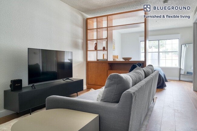 10001 N Capital of Texas Hwy in Austin, TX - Foto de edificio - Building Photo