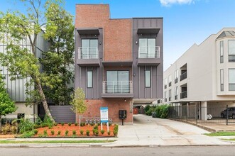 2006 N Fitzhugh Ave in Dallas, TX - Foto de edificio - Building Photo