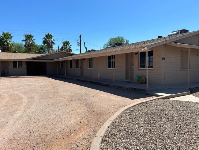 175 S Main Dr in Apache Junction, AZ - Building Photo - Building Photo