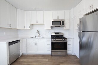 3811 Riviera Dr in San Diego, CA - Building Photo - Building Photo