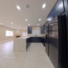 8725 W Flamingo Rd in Las Vegas, NV - Foto de edificio - Building Photo