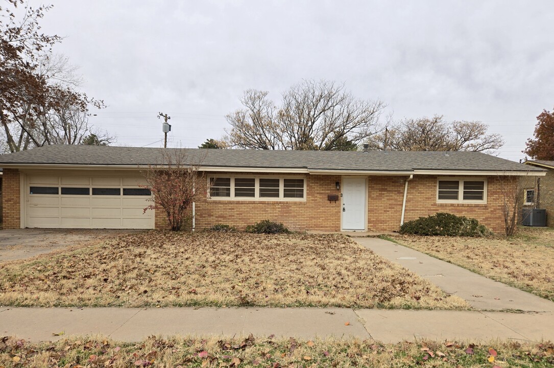 4206 48th St in Lubbock, TX - Building Photo