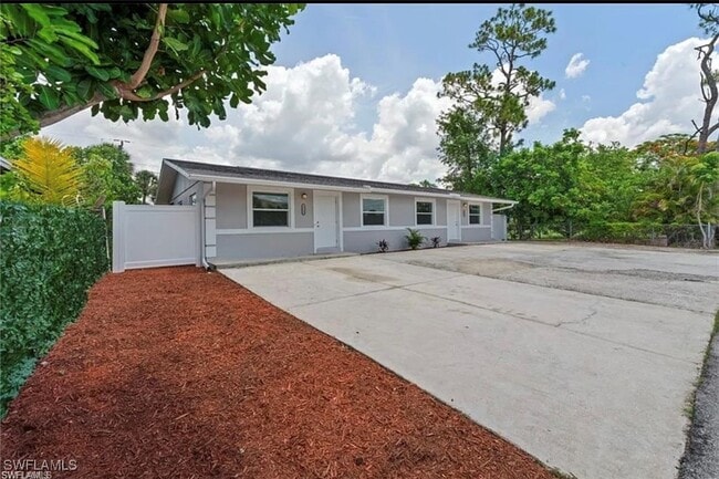 4415 Thomasson Ln in Naples, FL - Building Photo - Building Photo