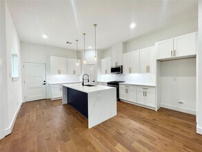 3038 Webster St in Houston, TX - Building Photo - Building Photo