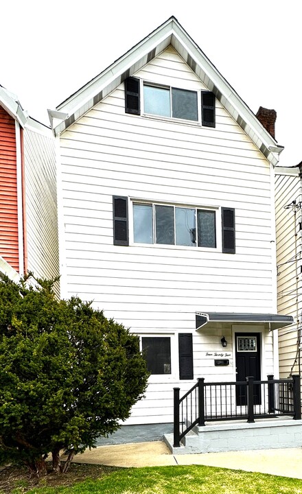 425 S Evaline St in Pittsburgh, PA - Building Photo
