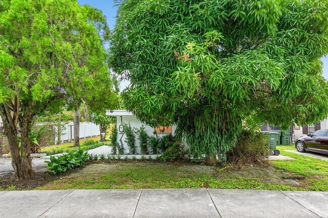 107 SW 4th Ave, Unit 303 in Delray Beach, FL - Building Photo - Building Photo