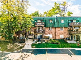 1942 Tall Oaks Dr in Aurora, IL - Building Photo