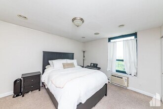 3900 N Pine Grove Ave in Chicago, IL - Building Photo - Building Photo