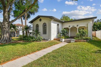 3120 S Julia Cir in Tampa, FL - Building Photo - Building Photo