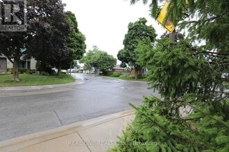 56 Skylark Dr in Hamilton, ON - Building Photo - Building Photo