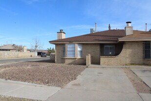 5947 Deer Ave in El Paso, TX - Building Photo