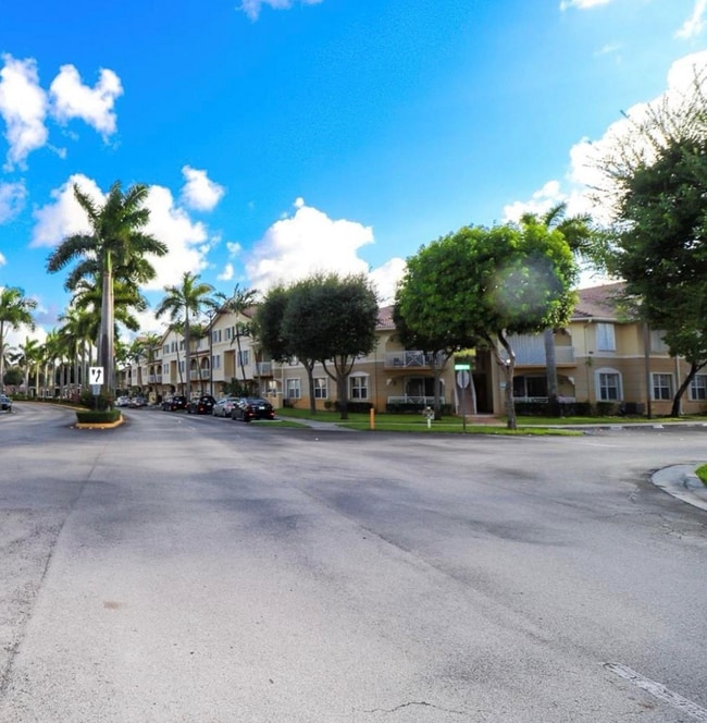 9020 W Flagler St in Miami, FL - Building Photo - Building Photo