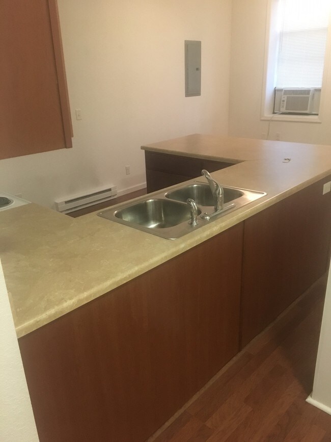 601 Main St-Unit -601 B in Genoa, OH - Foto de edificio - Building Photo