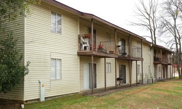 Westbrooke Apartments in Huntsville, AL - Foto de edificio - Building Photo
