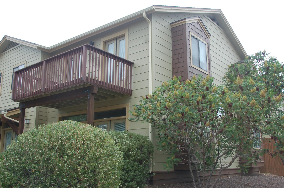 1517 E Helen Way in Flagstaff, AZ - Building Photo