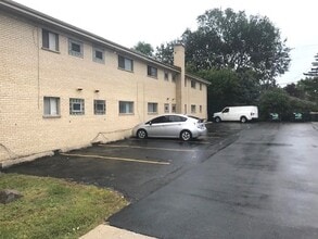 725 Busse Hwy in Park Ridge, IL - Building Photo - Building Photo