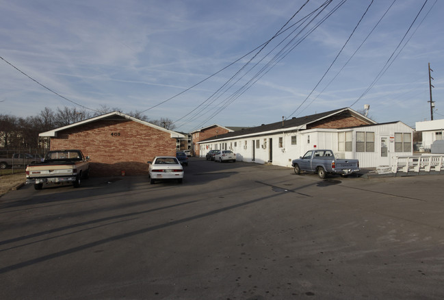 Madison Manor Apartments in Madison, TN - Building Photo - Building Photo