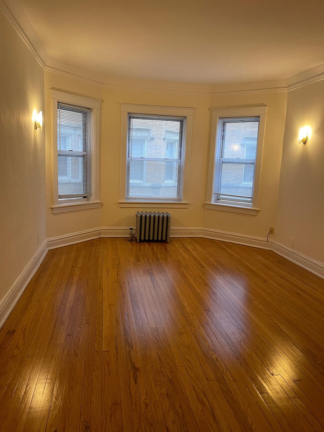 6964 Sheridan N Rd, Unit ONE BEDROOM- 3B, Unit ONE BEDROOM- 3B