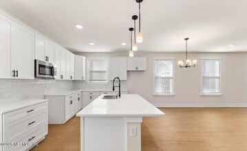 32 E 10th St in Jacksonville, FL - Building Photo - Building Photo