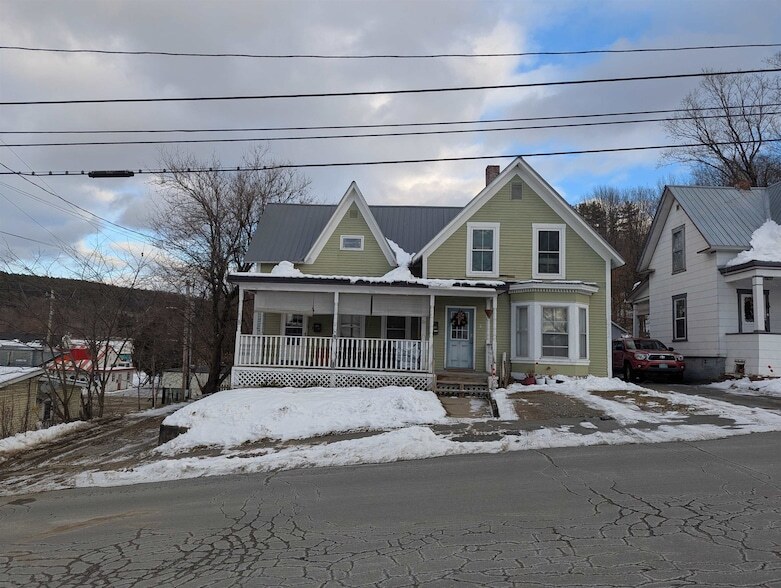 29 Caledonia St in St Johnsbury, VT - Building Photo