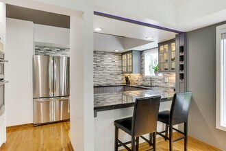 2925 Minnehaha Curve in Wayzata, MN - Building Photo - Building Photo