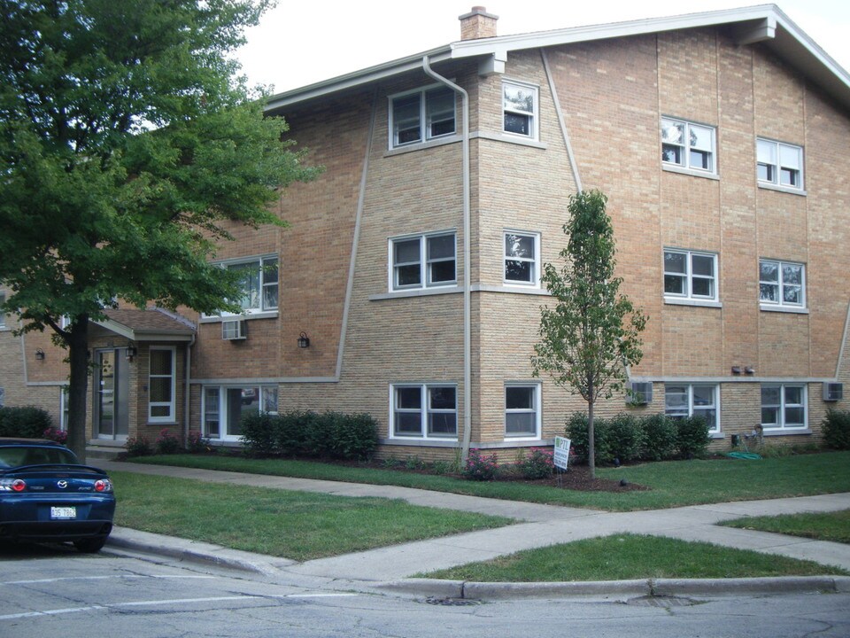 7222 Dixon St in Forest Park, IL - Building Photo