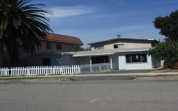 408-410 W 4th Ave in Escondido, CA - Foto de edificio - Building Photo