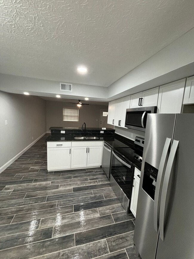 property at 3237 Summerhill Ln