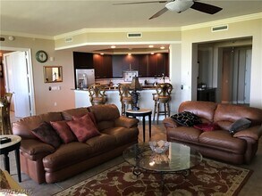 24011 Via Castella Dr in Bonita Springs, FL - Foto de edificio - Building Photo